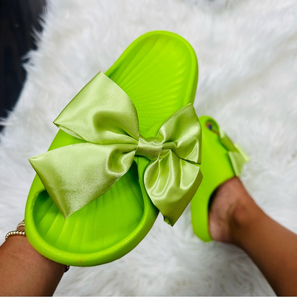 Lime flora bow slide - Picture 3 of 5